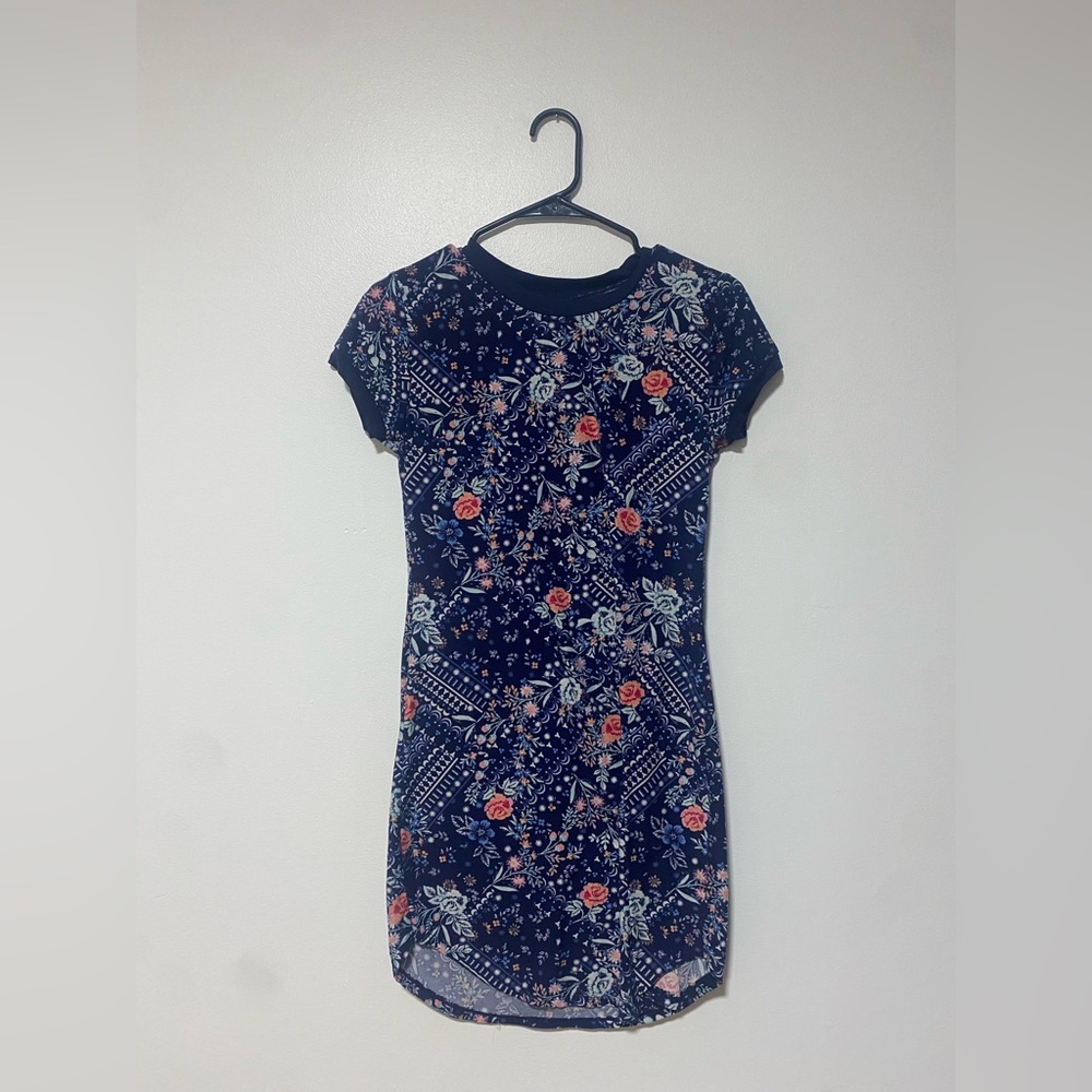 Women’s navy blue floral no boundaries dress medium